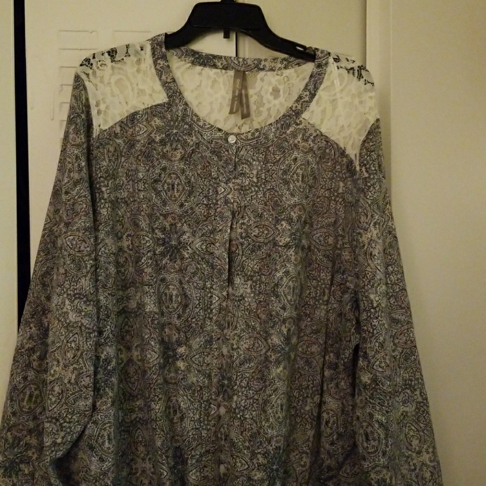 Blouse - Picture 2 of 2